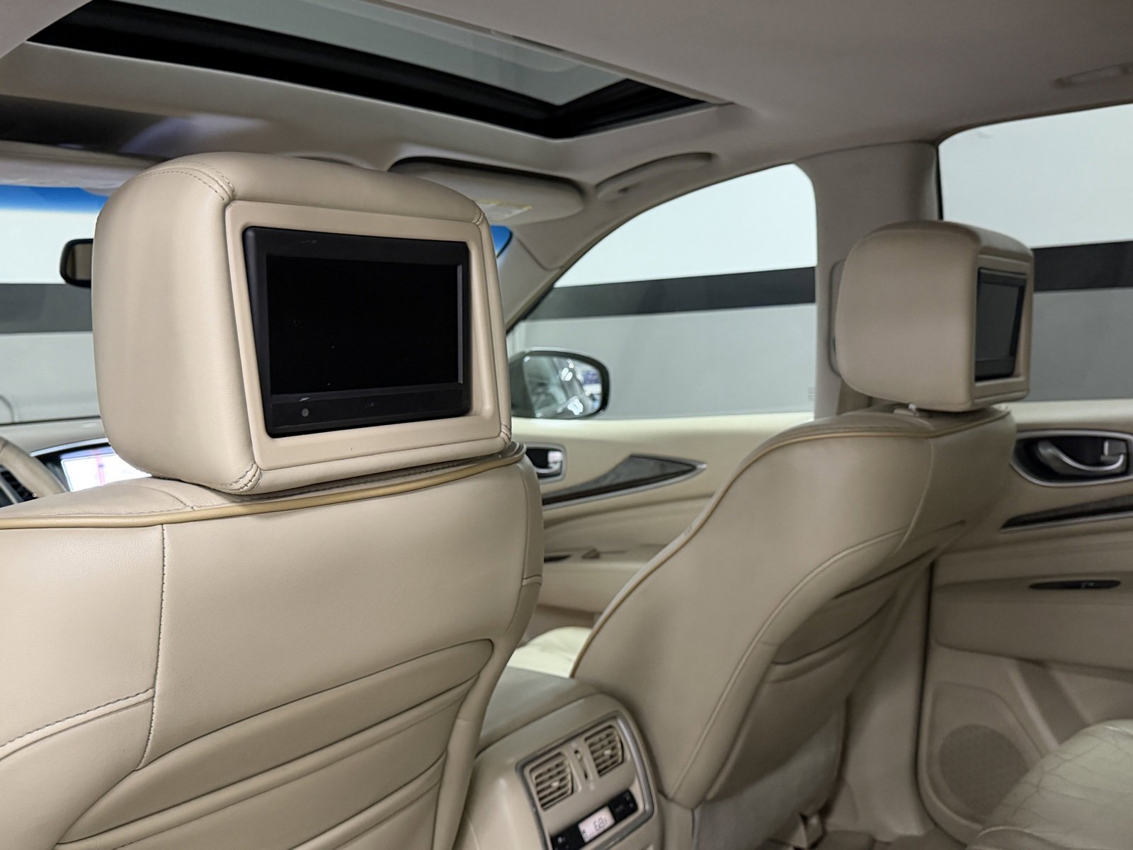 Used 2013 INFINITI JX35 Base w/ Premium Pkg image 35