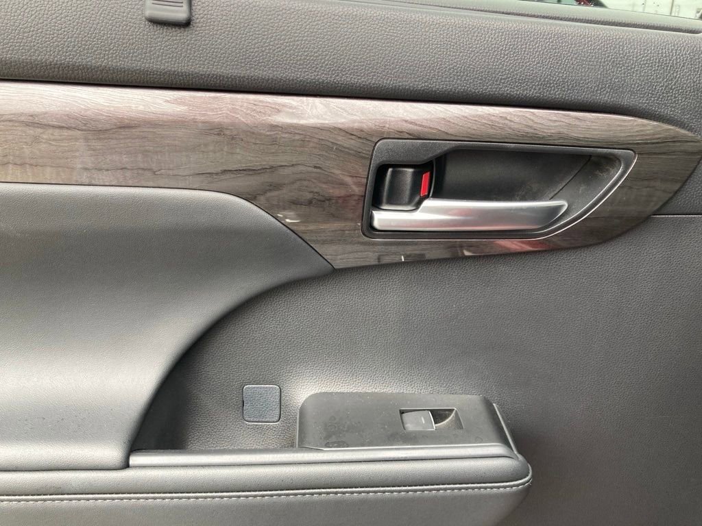 Certified 2025 Toyota Highlander Limited image 13