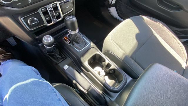 Used 2025 Jeep Wrangler Unlimited Sport AWD/4WD image 25