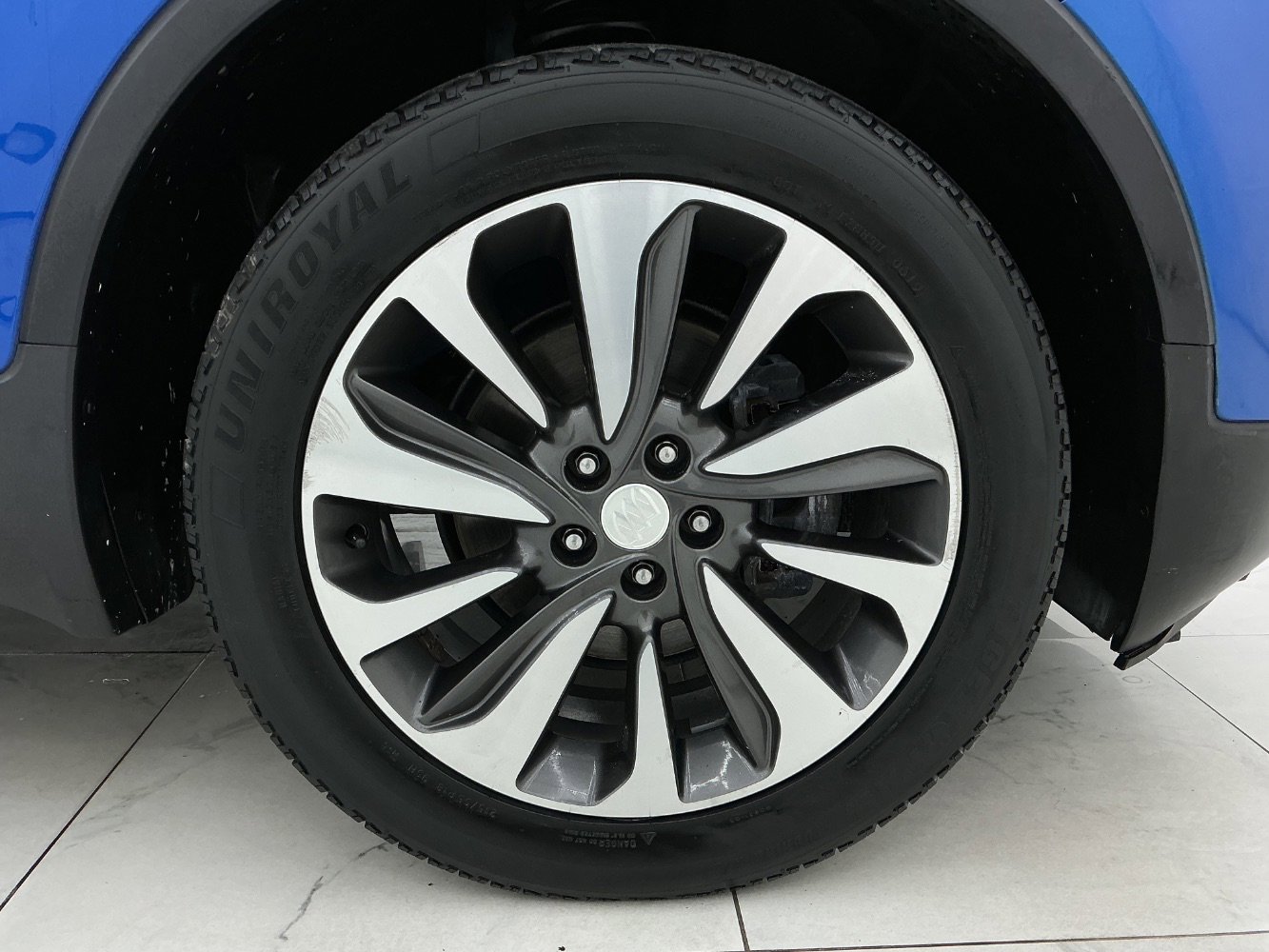 Used 2018 Buick Encore Essence FWD image 48