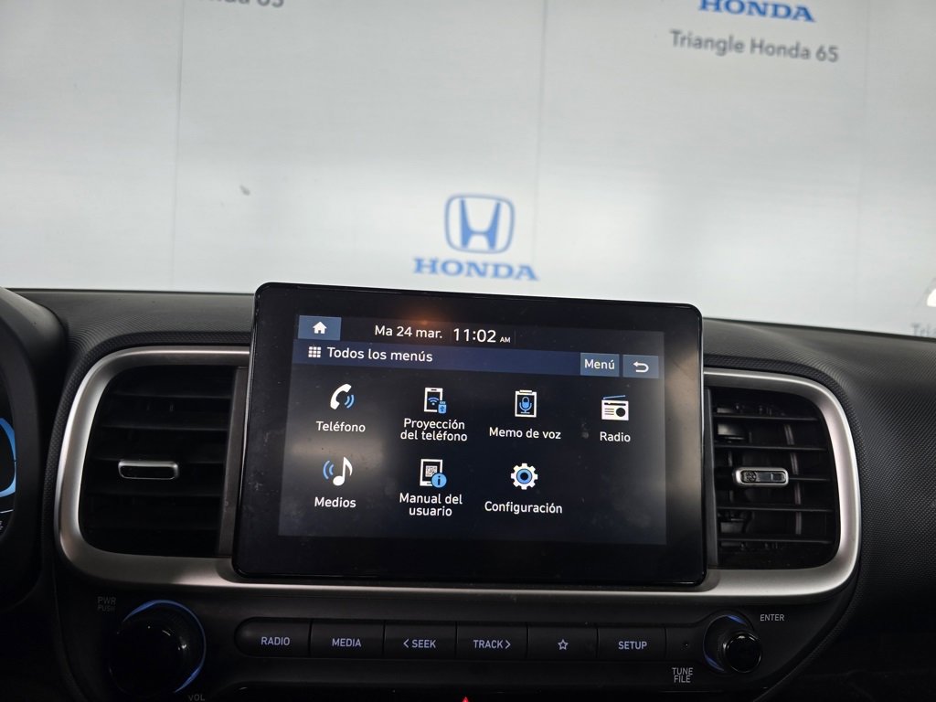 Used 2023 Hyundai Venue SE image 7