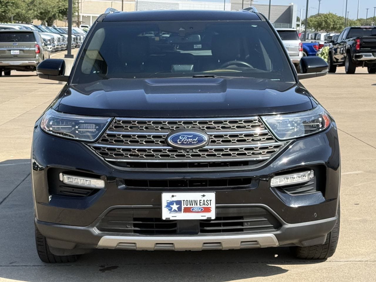 Used 2021 Ford Explorer King Ranch w/ Premium Technology Package RWD image 8