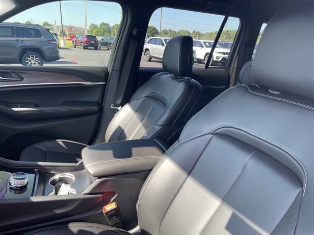 New 2025 Jeep Grand Cherokee Limited image 8