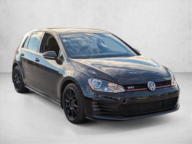 Used 2017 Volkswagen Golf S image 3