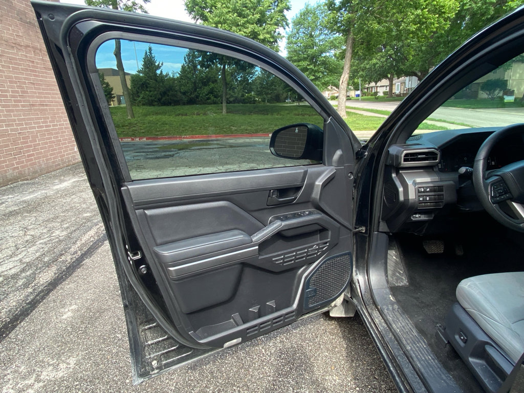 Used 2024 Toyota Tacoma SR5 AWD/4WD image 17