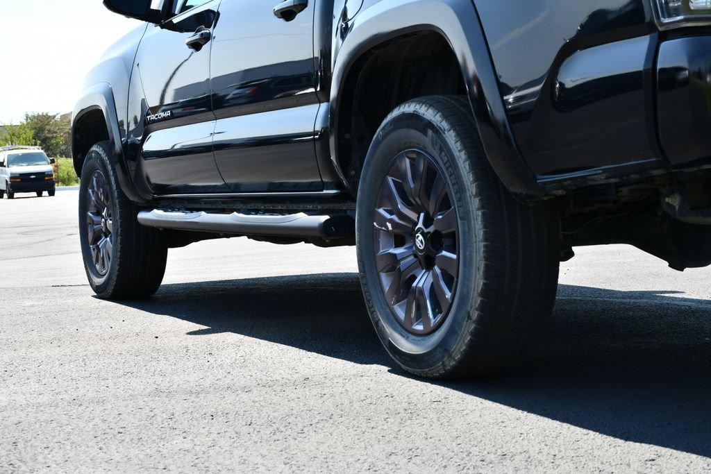 Used 2021 Toyota Tacoma Limited w/ Nightshade Package AWD/4WD image 9