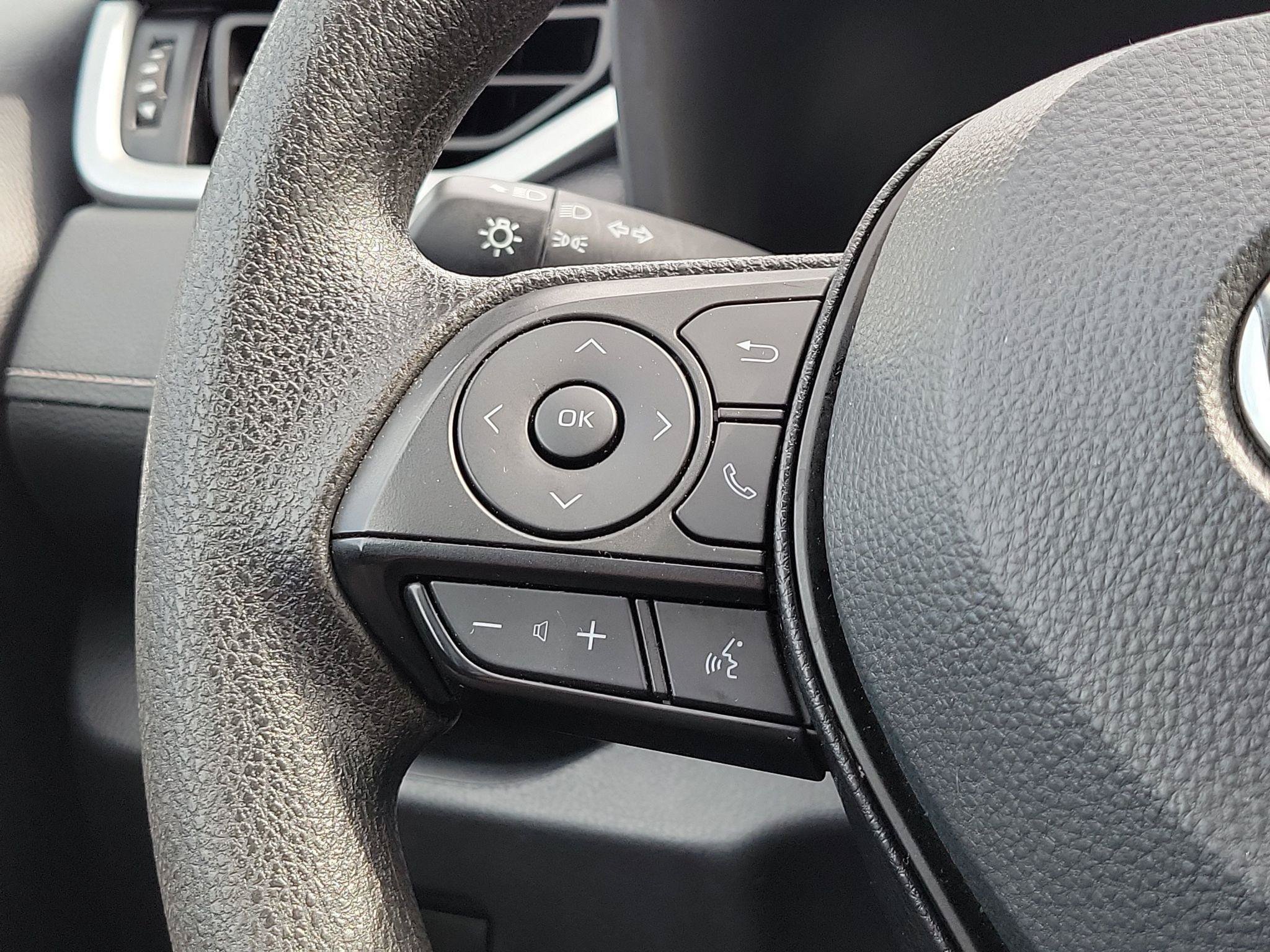 Used 2025 Toyota RAV4 XLE FWD image 11