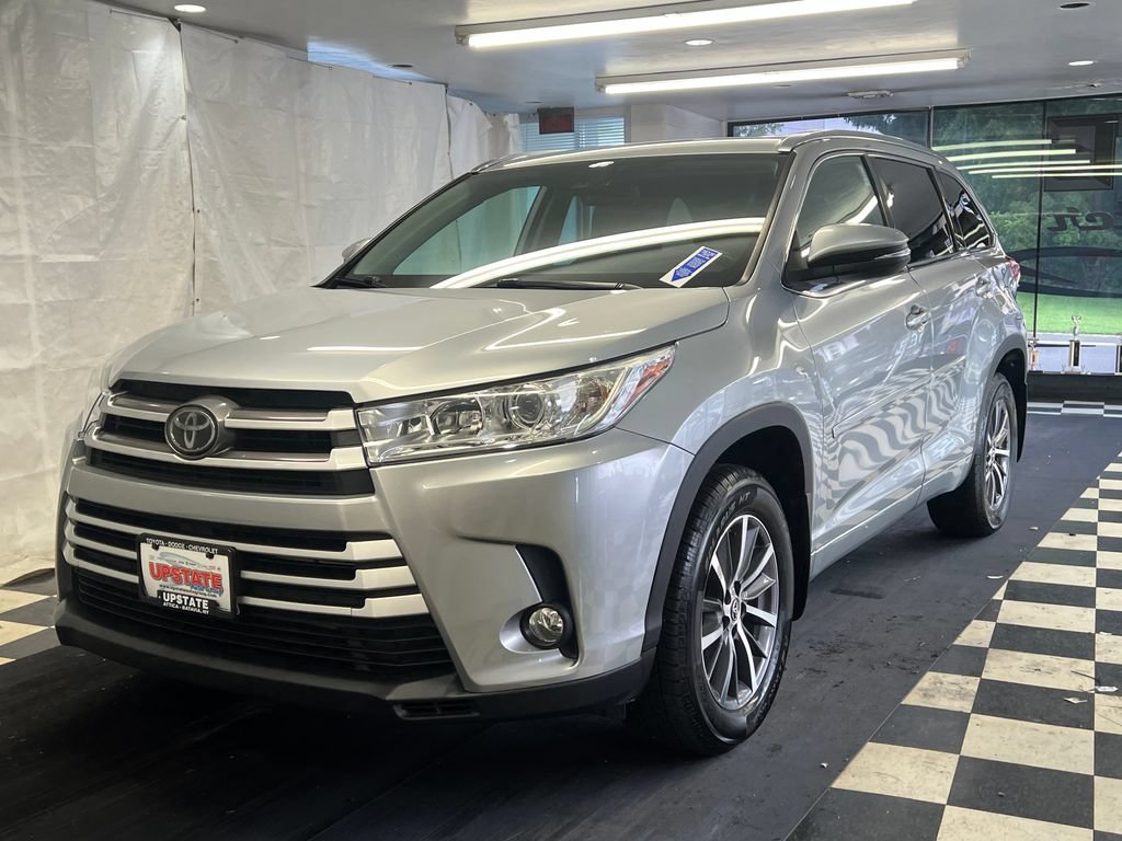 Used 2018 Toyota Highlander XLE AWD/4WD image 3