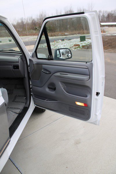 Used 1995 Ford Bronco XLT image 12