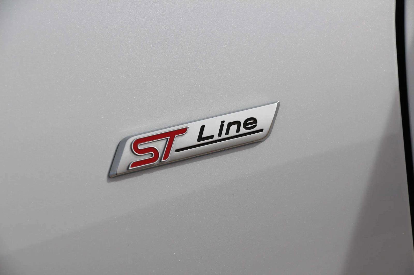 Used 2025 Ford Escape ST-Line image 11