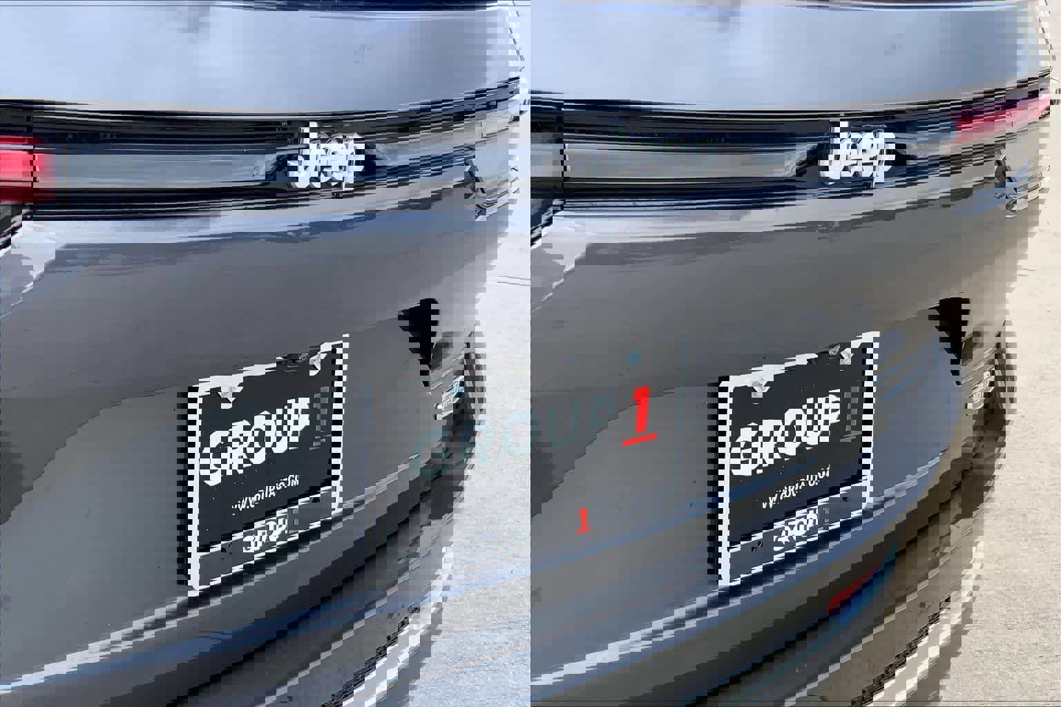 Used 2025 Jeep Grand Cherokee Summit image 31