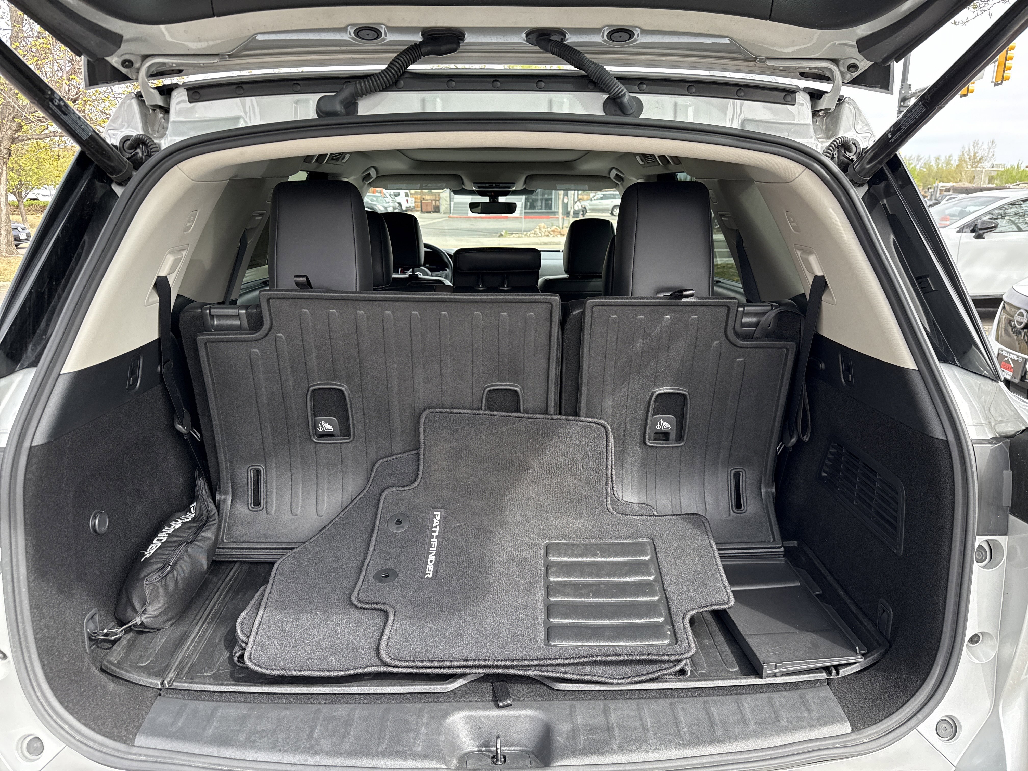 Certified 2024 Nissan Pathfinder Platinum w/ Cargo Package AWD/4WD image 14