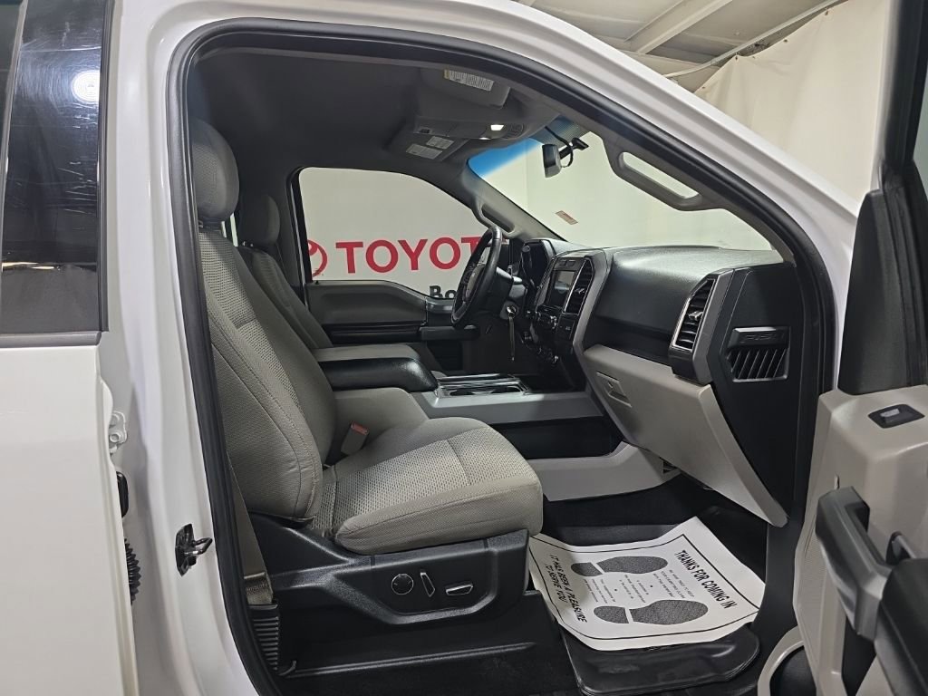 Used 2016 Ford F150 XLT w/ Equipment Group 302A Luxury image 10