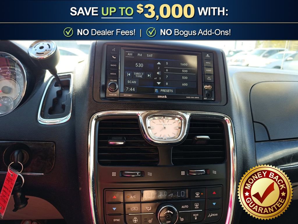 Used 2015 Chrysler Town & Country Touring-L w/ Driver Convenience Group image 26