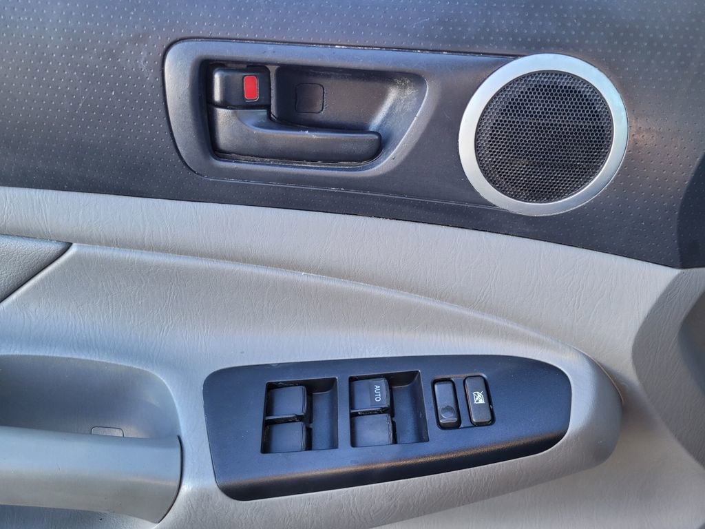 Used 2014 Toyota Tacoma 4x4 Double Cab w/ TRD Sport Package image 25