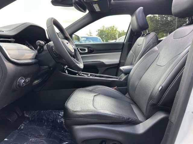 Used 2023 Jeep Compass Limited w/ Sun and Sound Group AWD/4WD image 16