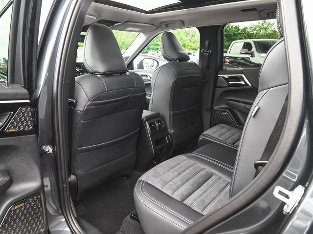 New 2025 Mitsubishi Outlander SE image 29