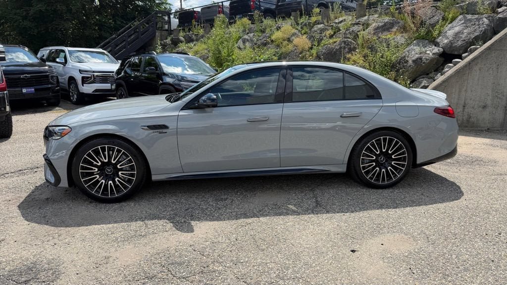 Used 2026 Mercedes-Benz E 53 AMG e 4MATIC Sedan image 3