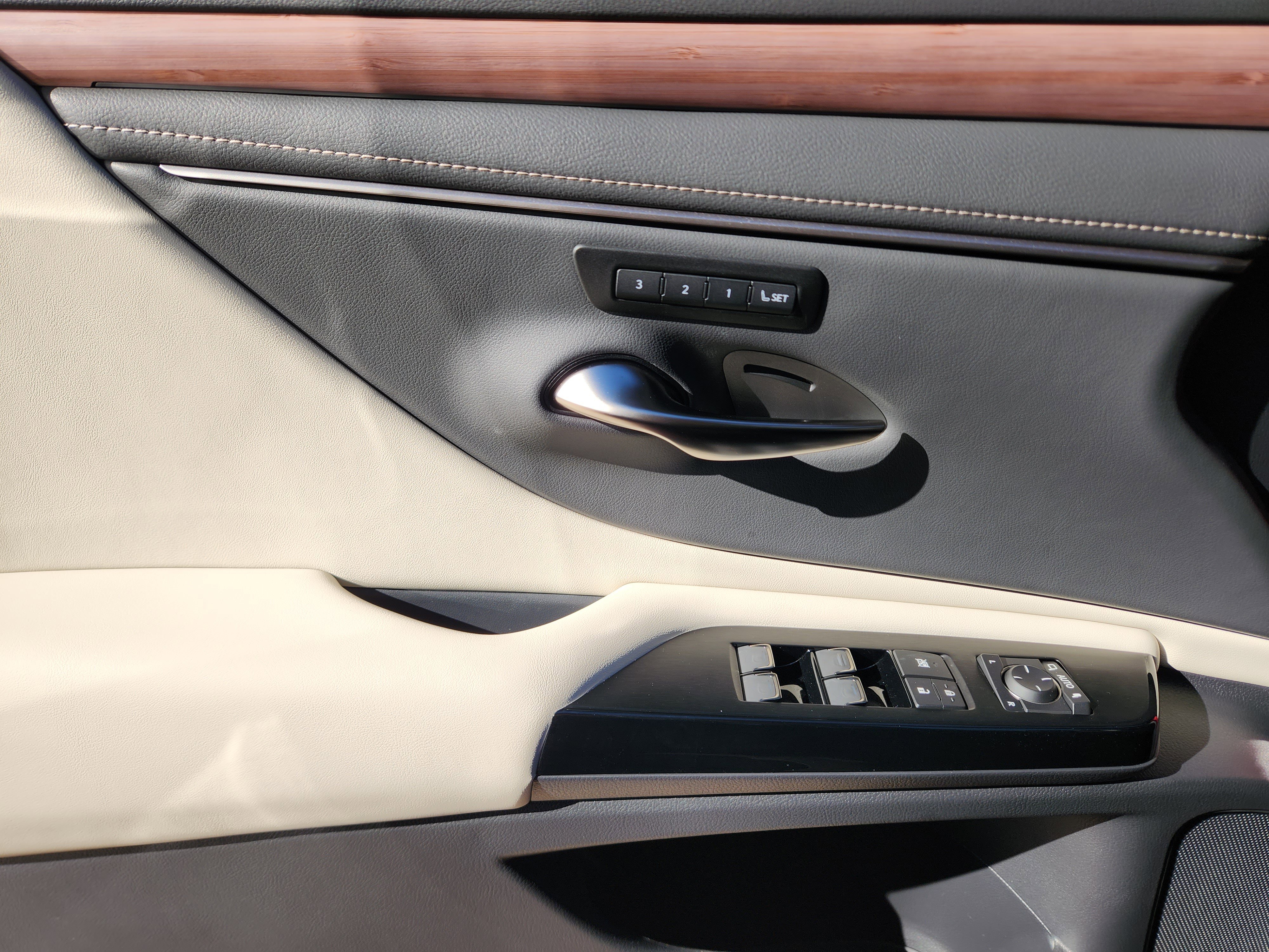 New 2025 Lexus ES 350 w/ Premium Package image 17