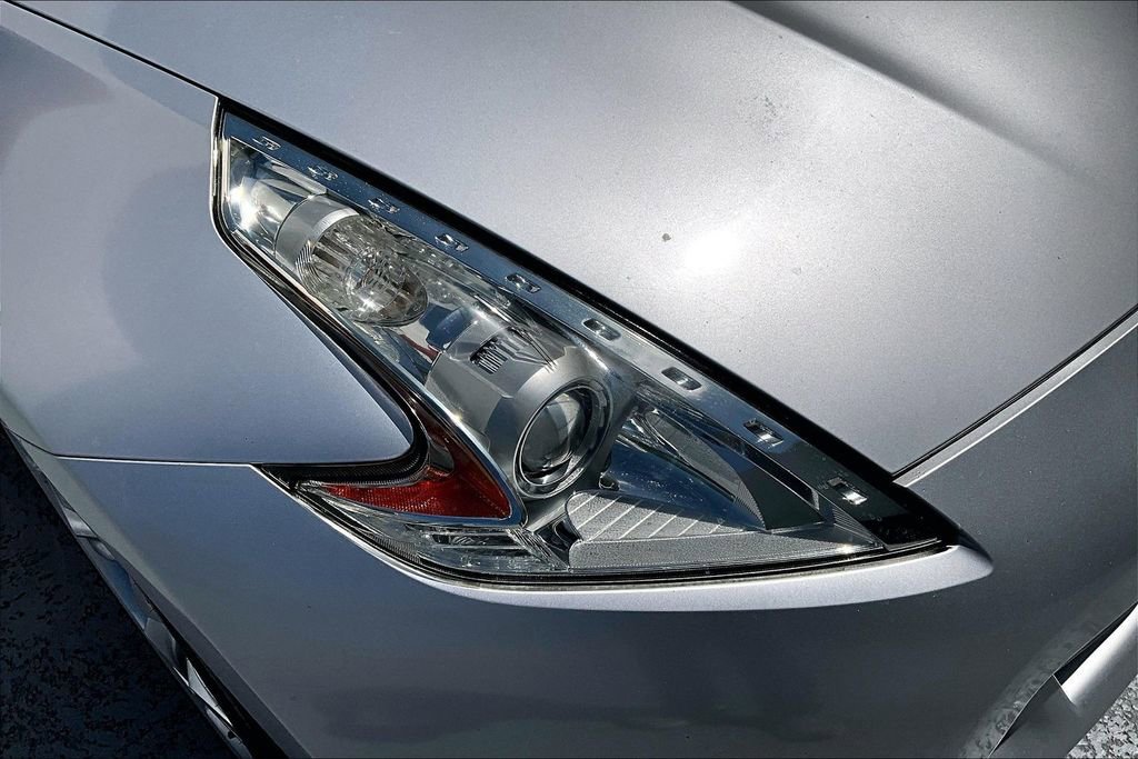 Used 2009 Nissan 370Z Coupe w/ Sport Pkg RWD image 27