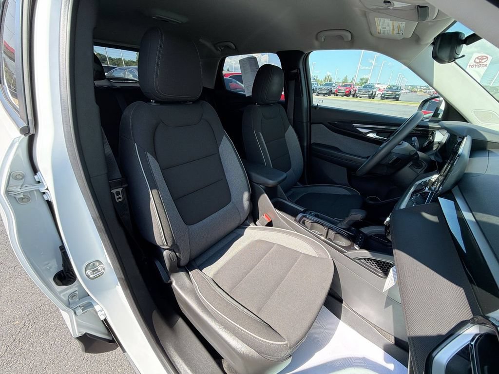 Used 2024 Chevrolet TrailBlazer LT AWD/4WD image 30