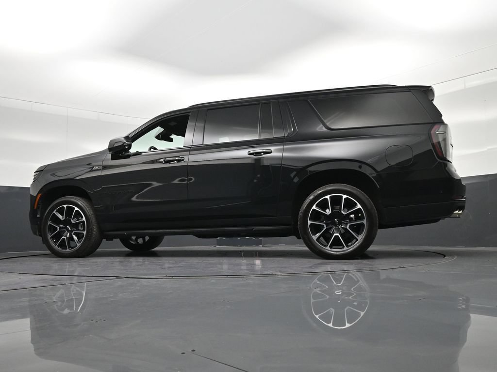 Used 2025 Chevrolet Suburban RST w/ Comfort Package RWD image 28