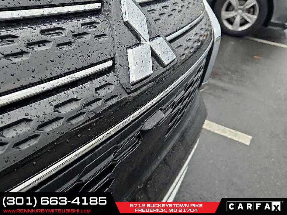 Used 2024 Mitsubishi Outlander SE image 11