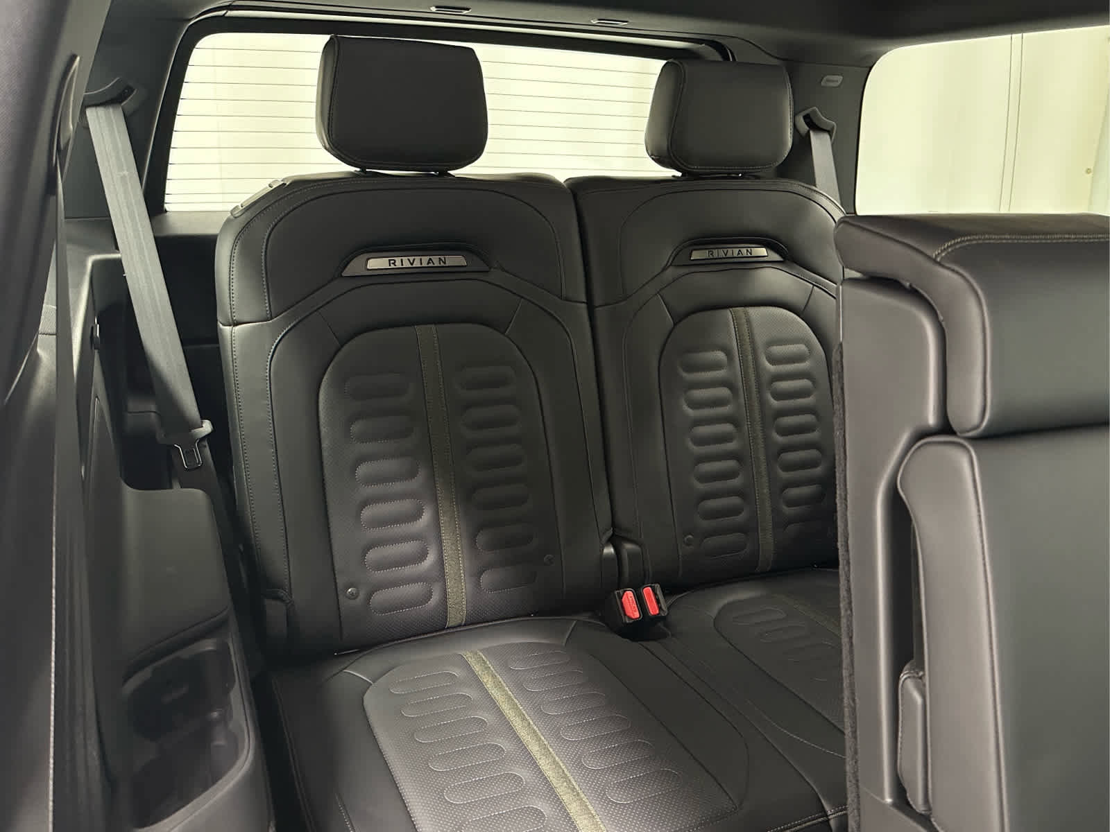 Used 2025 Rivian R1S Adventure image 24