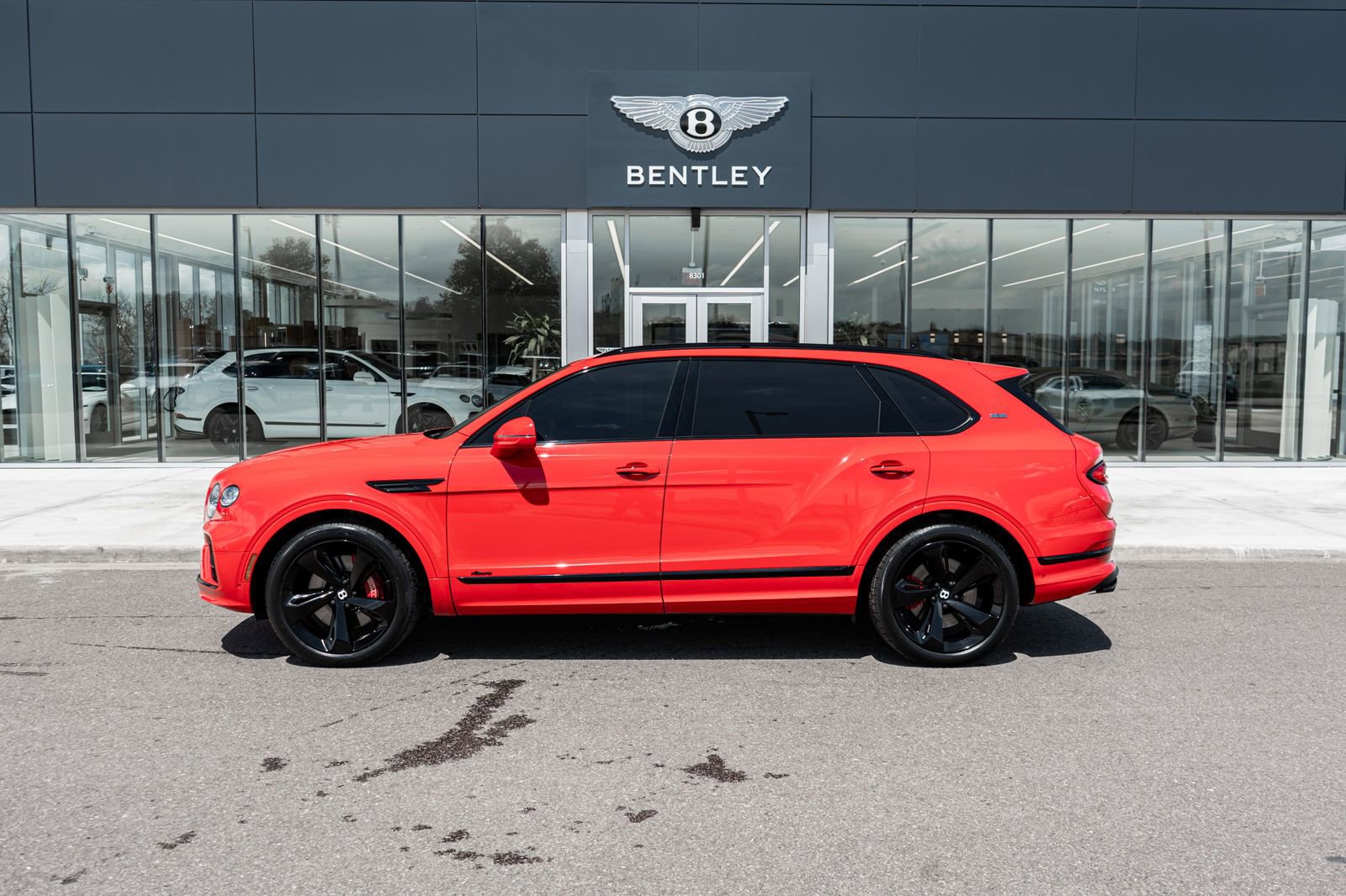 Used 2023 Bentley Bentayga Extended Wheelbase AWD/4WD image 5