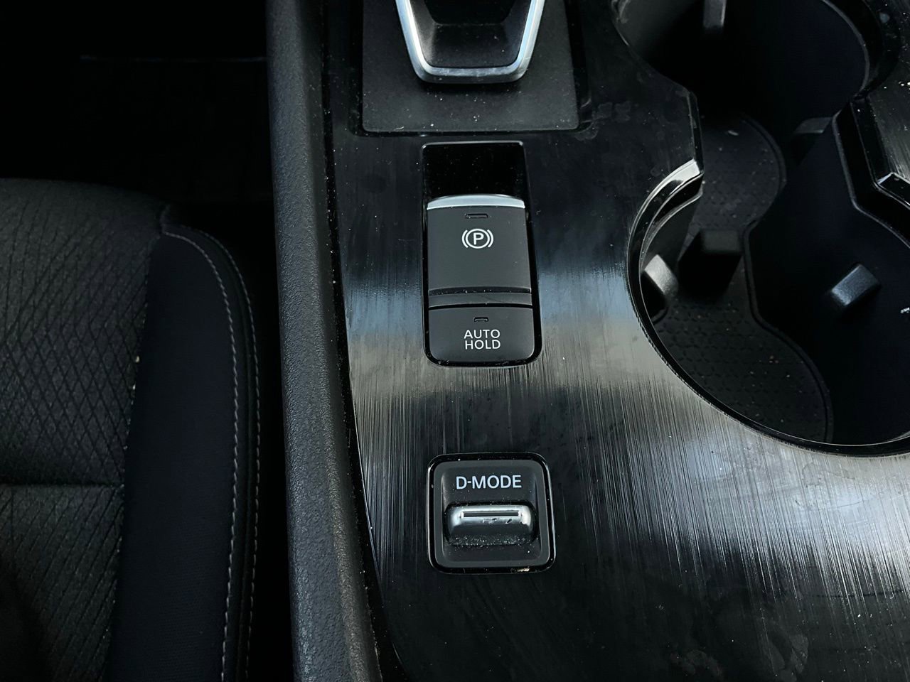 Used 2025 Nissan Rogue SV FWD image 23