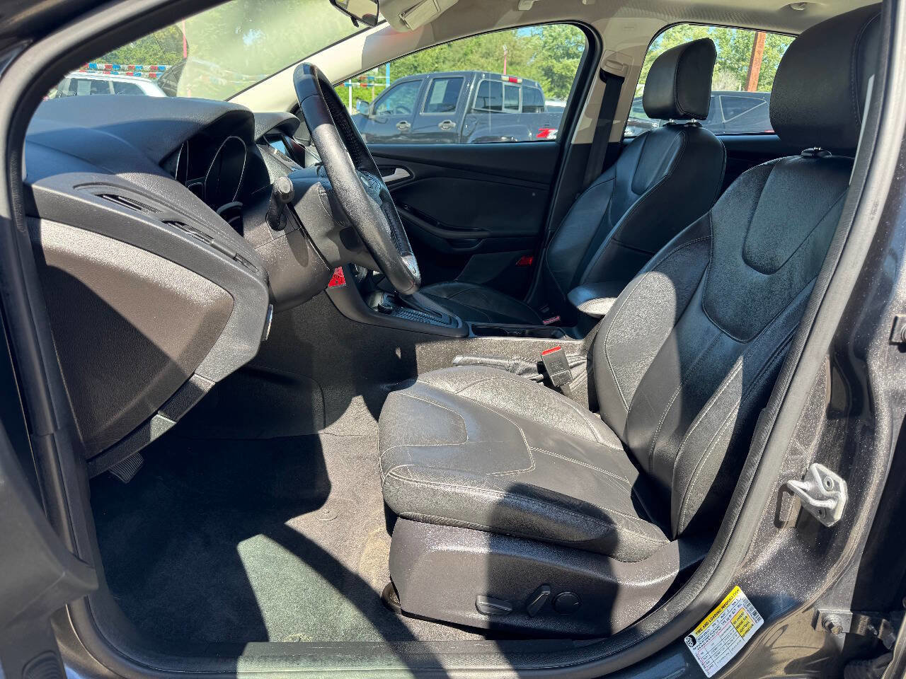 Used 2016 Ford Focus SE w/ Equipment Group 201A image 9