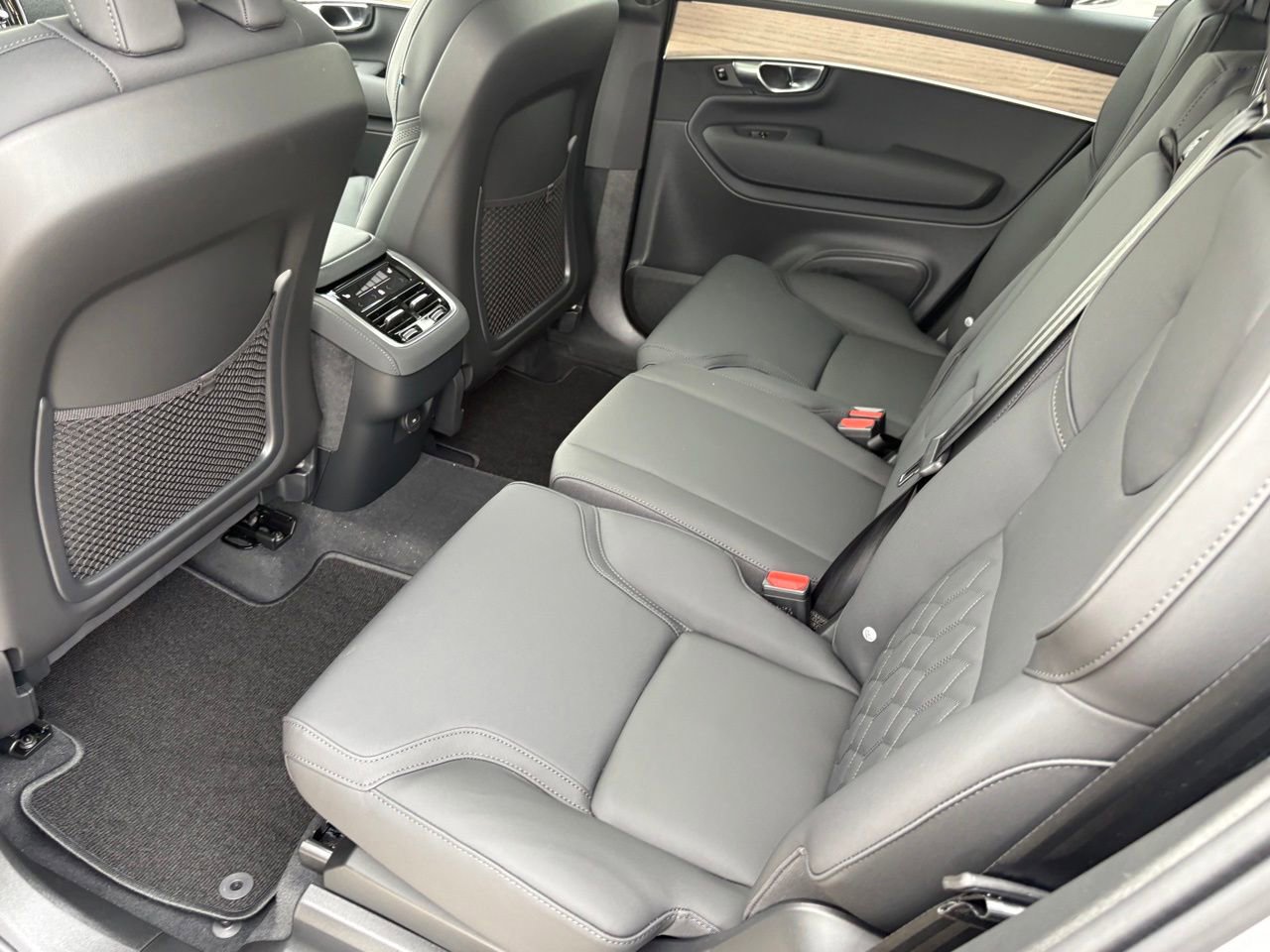 New 2026 Volvo XC90 B6 Core w/ Protection Package Premier image 22