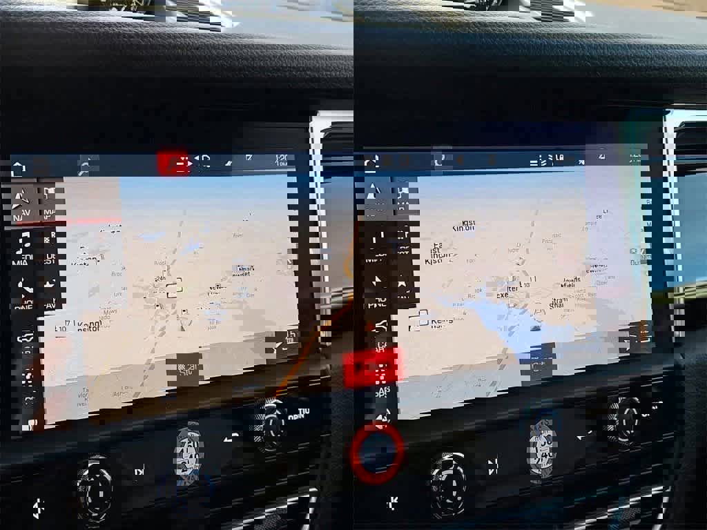 Certified 2025 Porsche Macan image 19