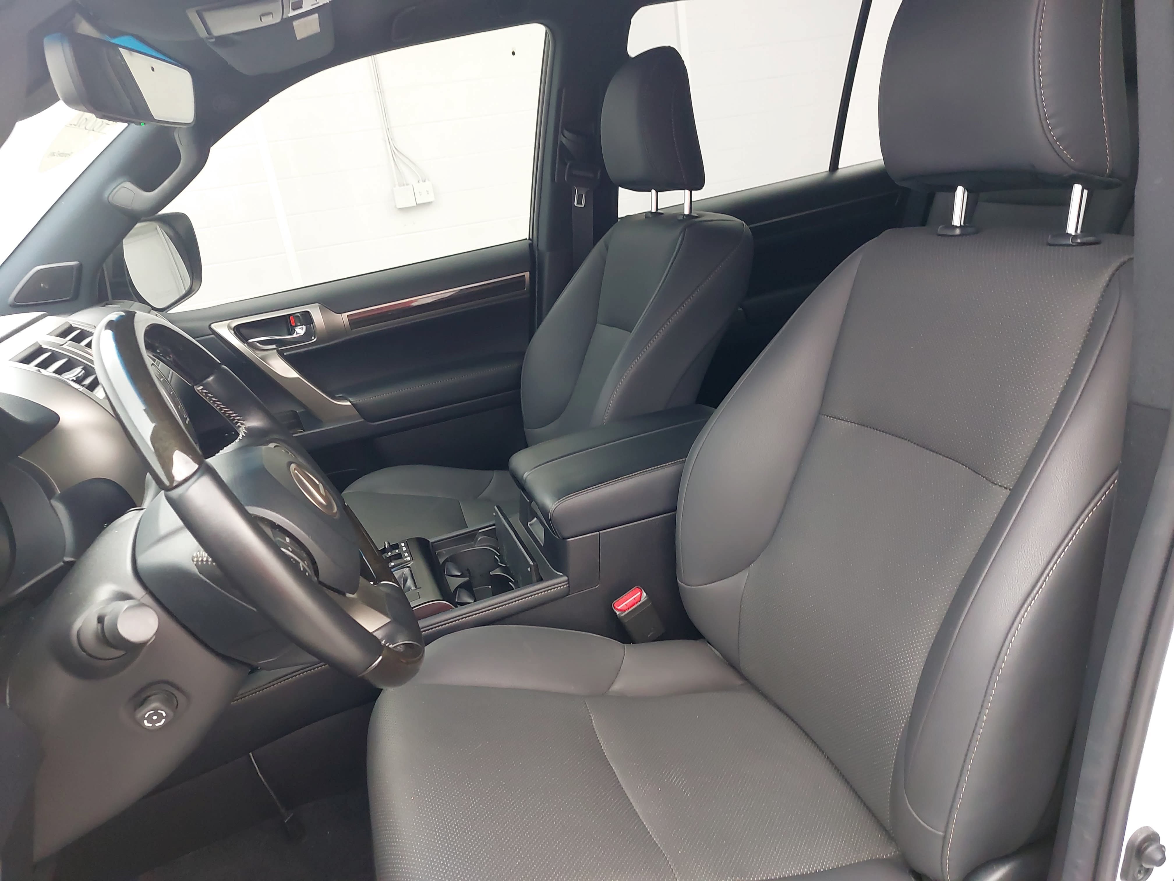 Used 2021 Lexus GX 460 Premium w/ Accessory Package AWD/4WD image 18