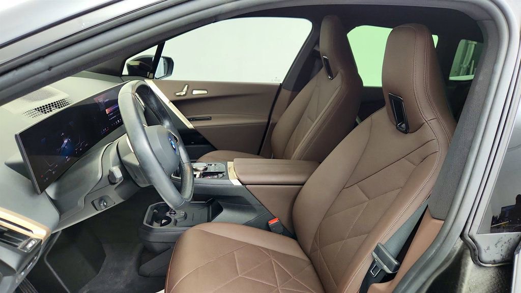 Used 2024 BMW iX xDrive50 w/ Premium Package image 19