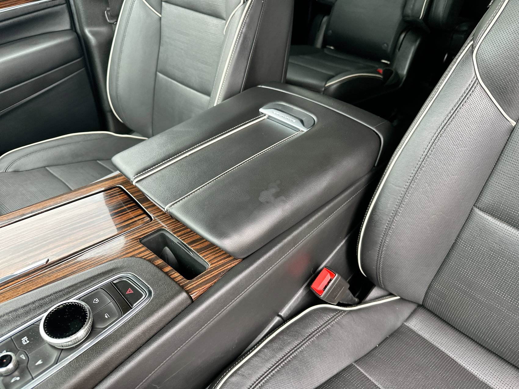 Used 2021 Cadillac Escalade ESV Premium Luxury w/ Driver Assist Tech Package AWD/4WD image 22