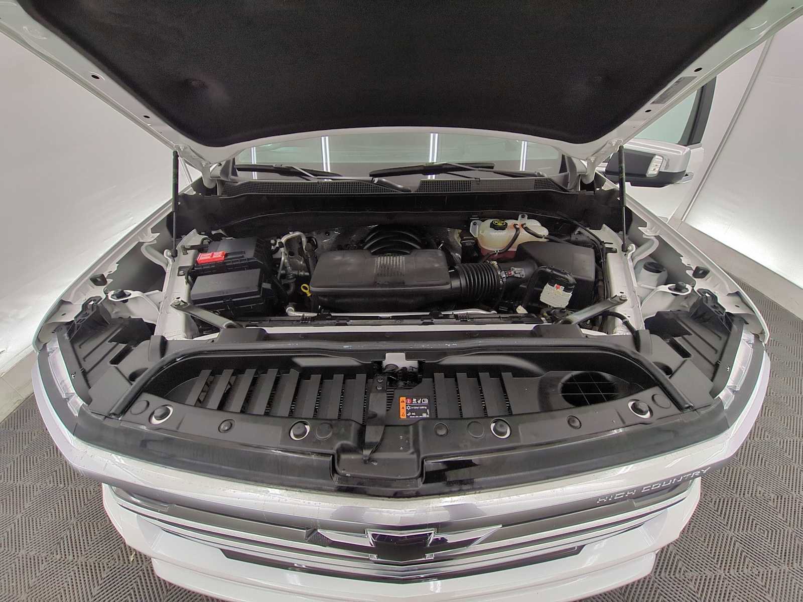 Used 2024 Chevrolet Silverado 1500 High Country w/ High Country Premium Package AWD/4WD image 13