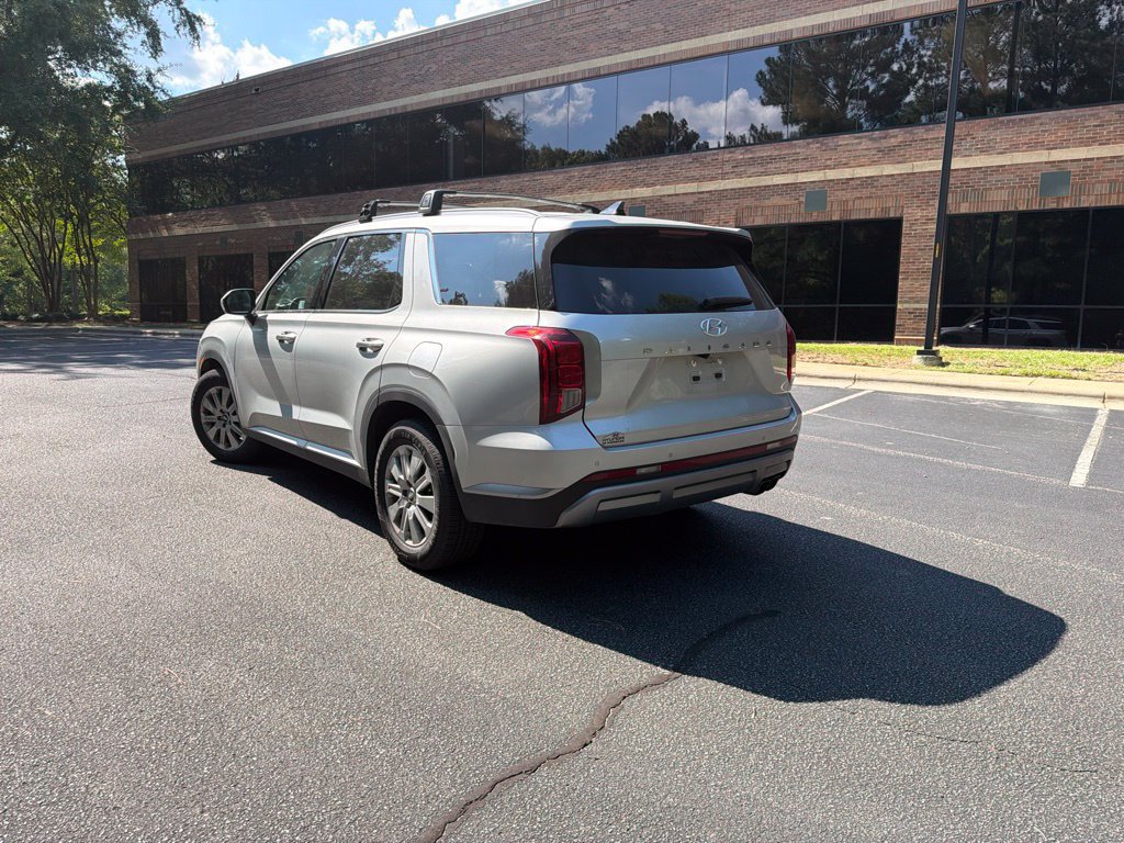 Used 2024 Hyundai Palisade SEL FWD image 2