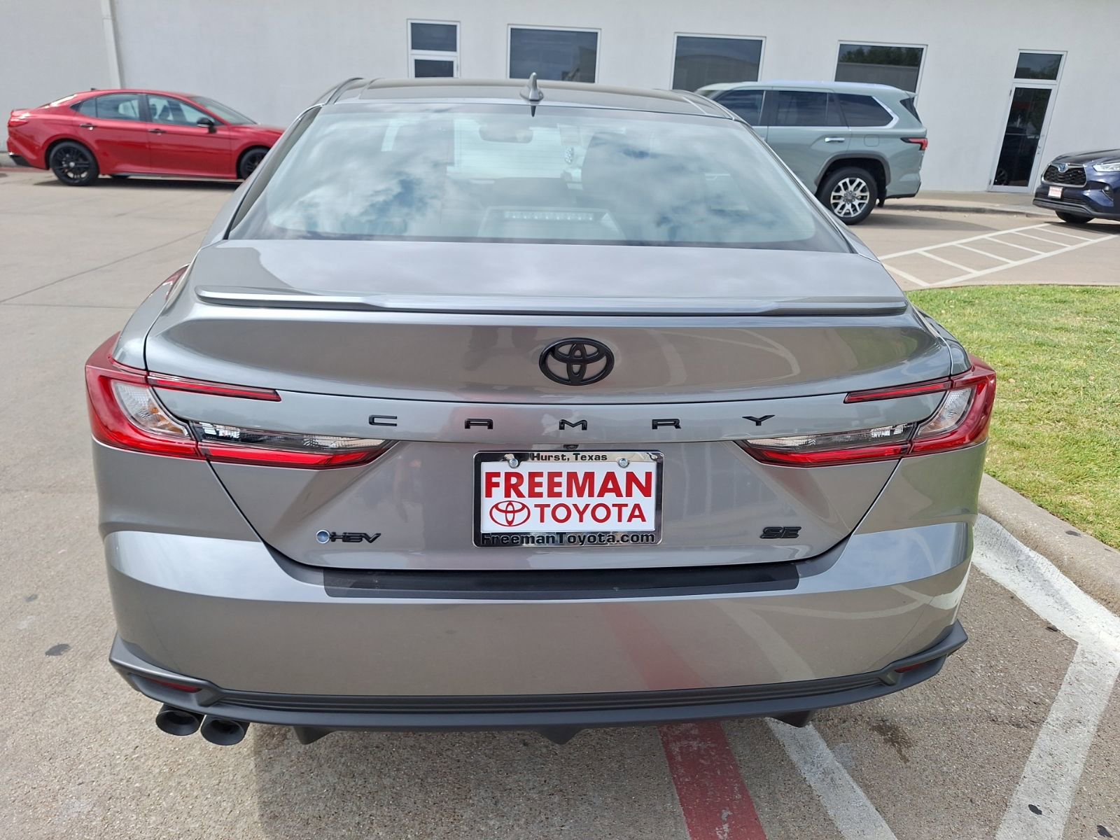 Used 2025 Toyota Camry SE w/ Convenience Package FWD image 5