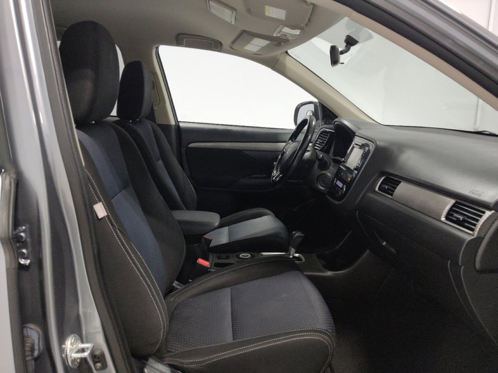 Used 2016 Mitsubishi Outlander SE image 21