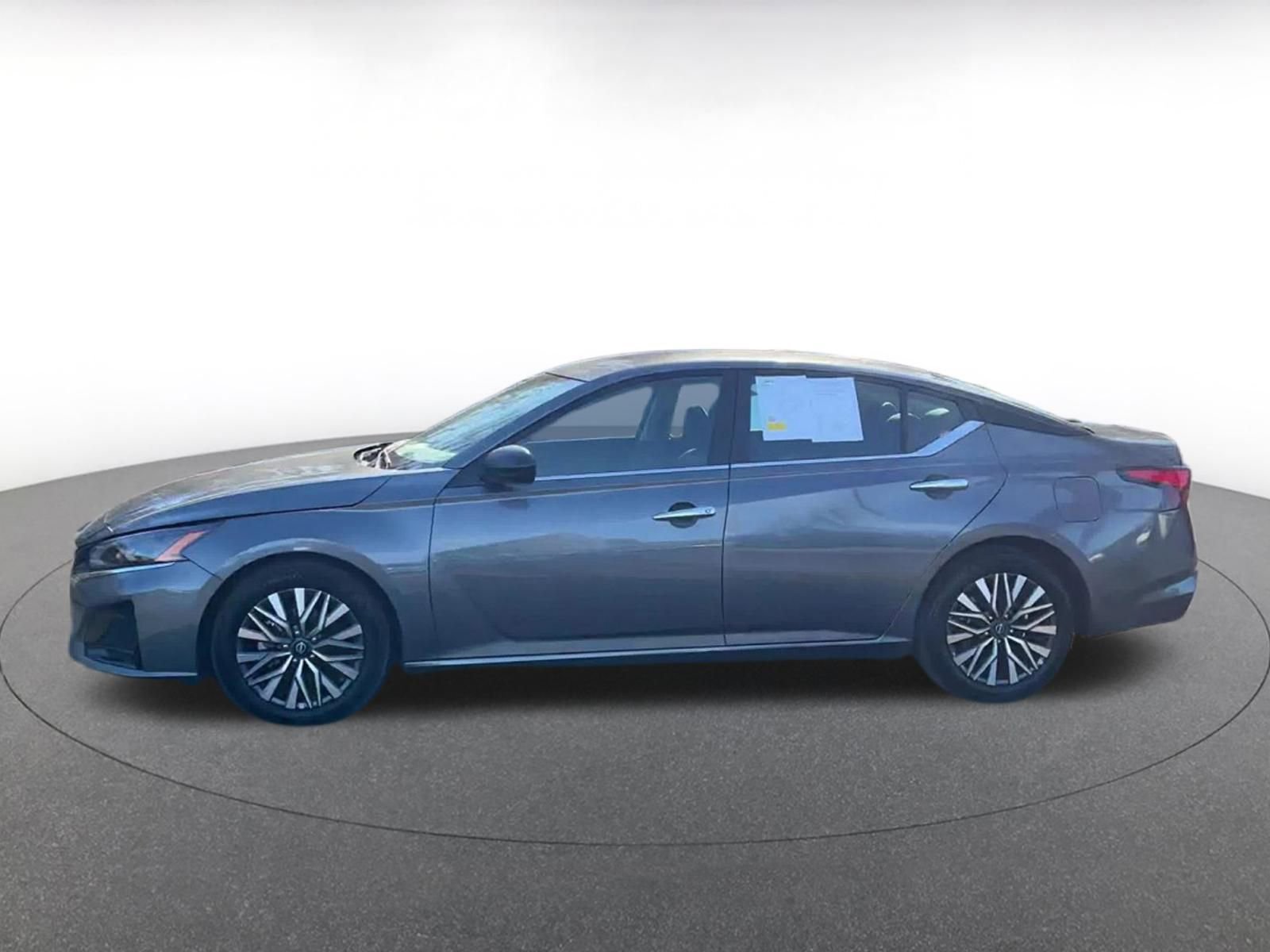 Used 2025 Nissan Altima 2.5 SV image 8