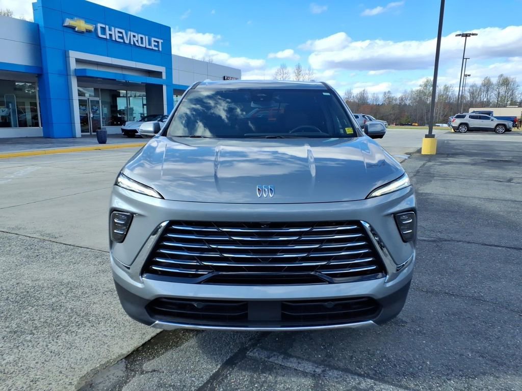 Used 2025 Buick Enclave Preferred image 2