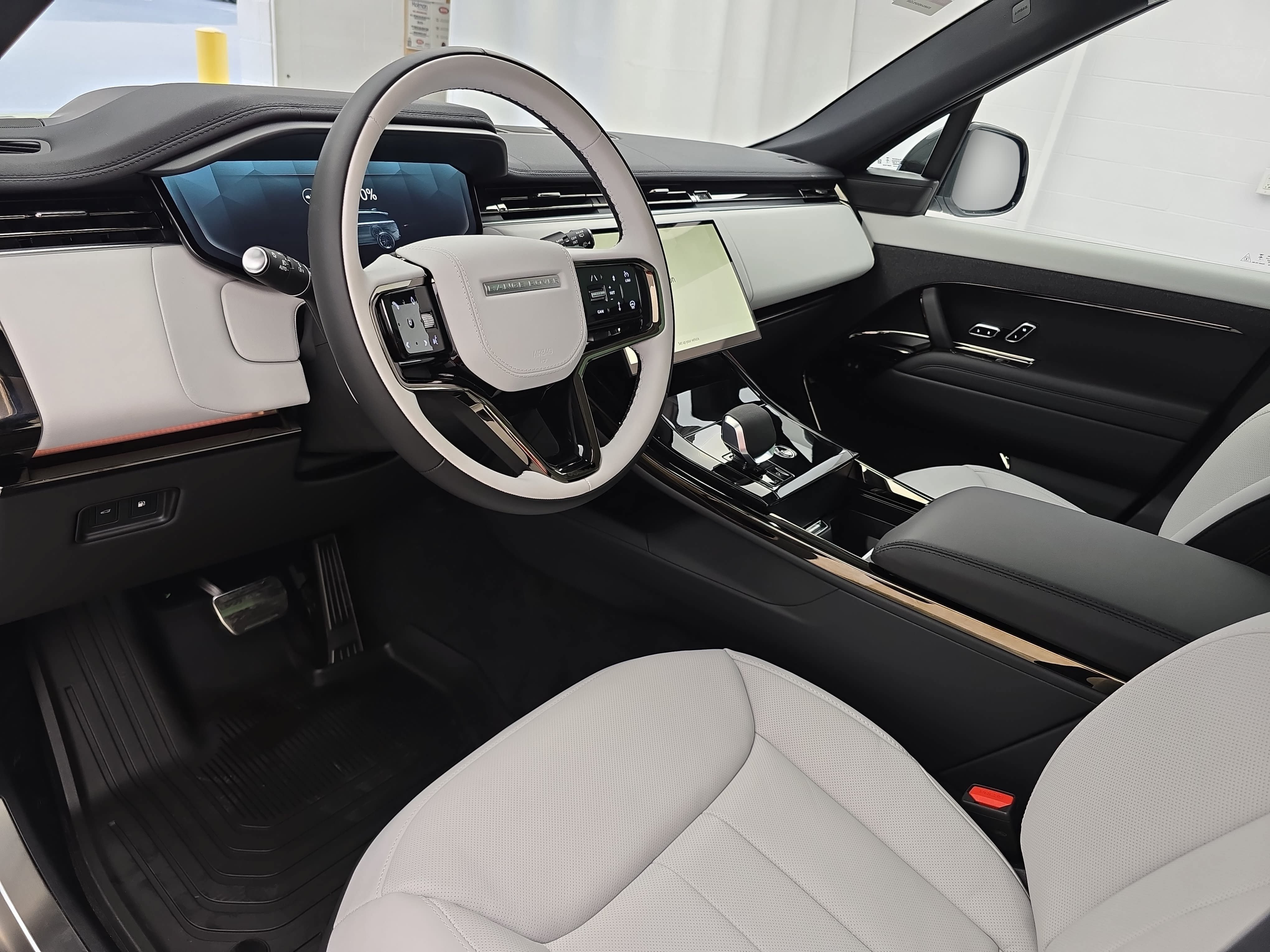 New 2026 Land Rover Range Rover Sport Dynamic SE AWD/4WD image 16