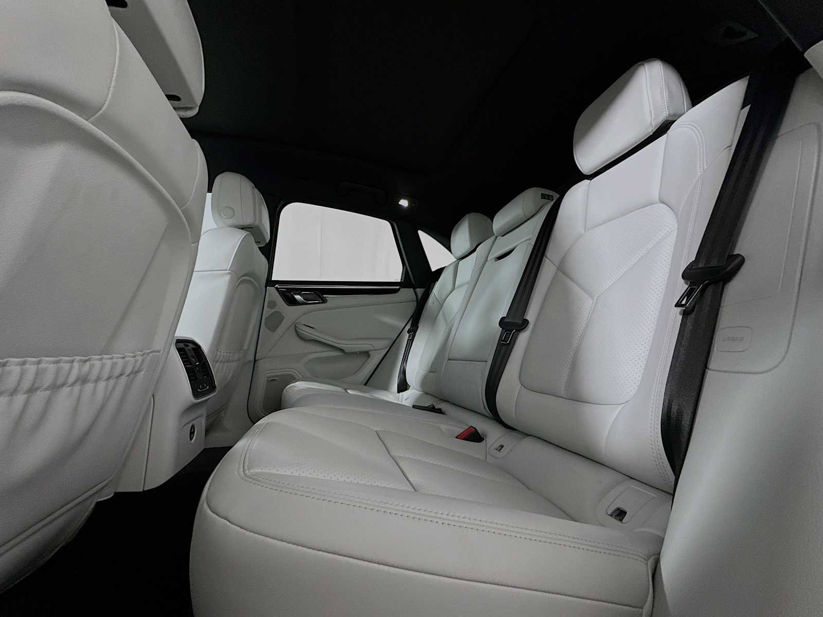 Certified 2025 Porsche Macan image 23