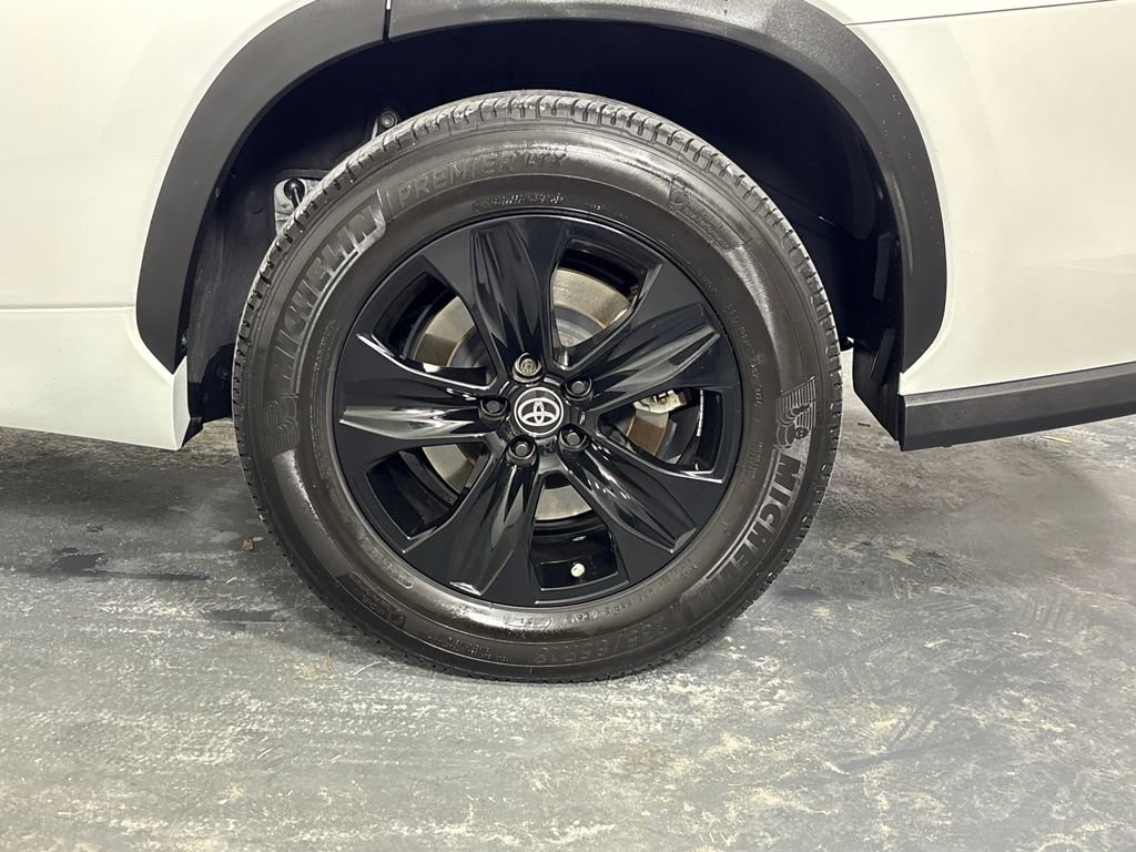 Certified 2024 Toyota Highlander XLE FWD image 36