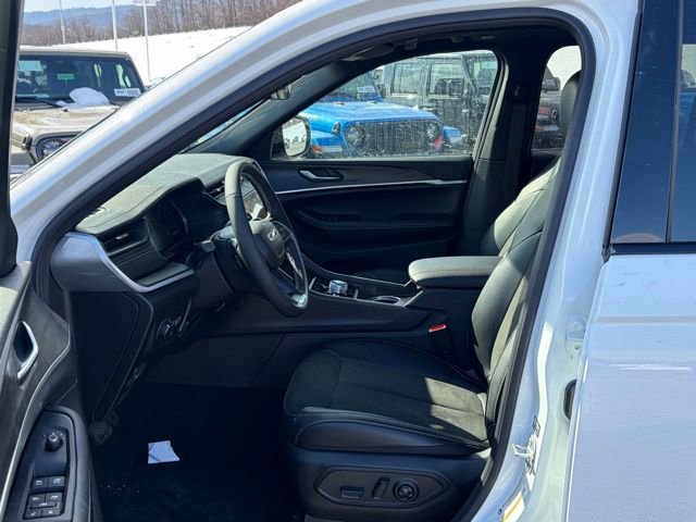 New 2026 Jeep Grand Cherokee Altitude image 15