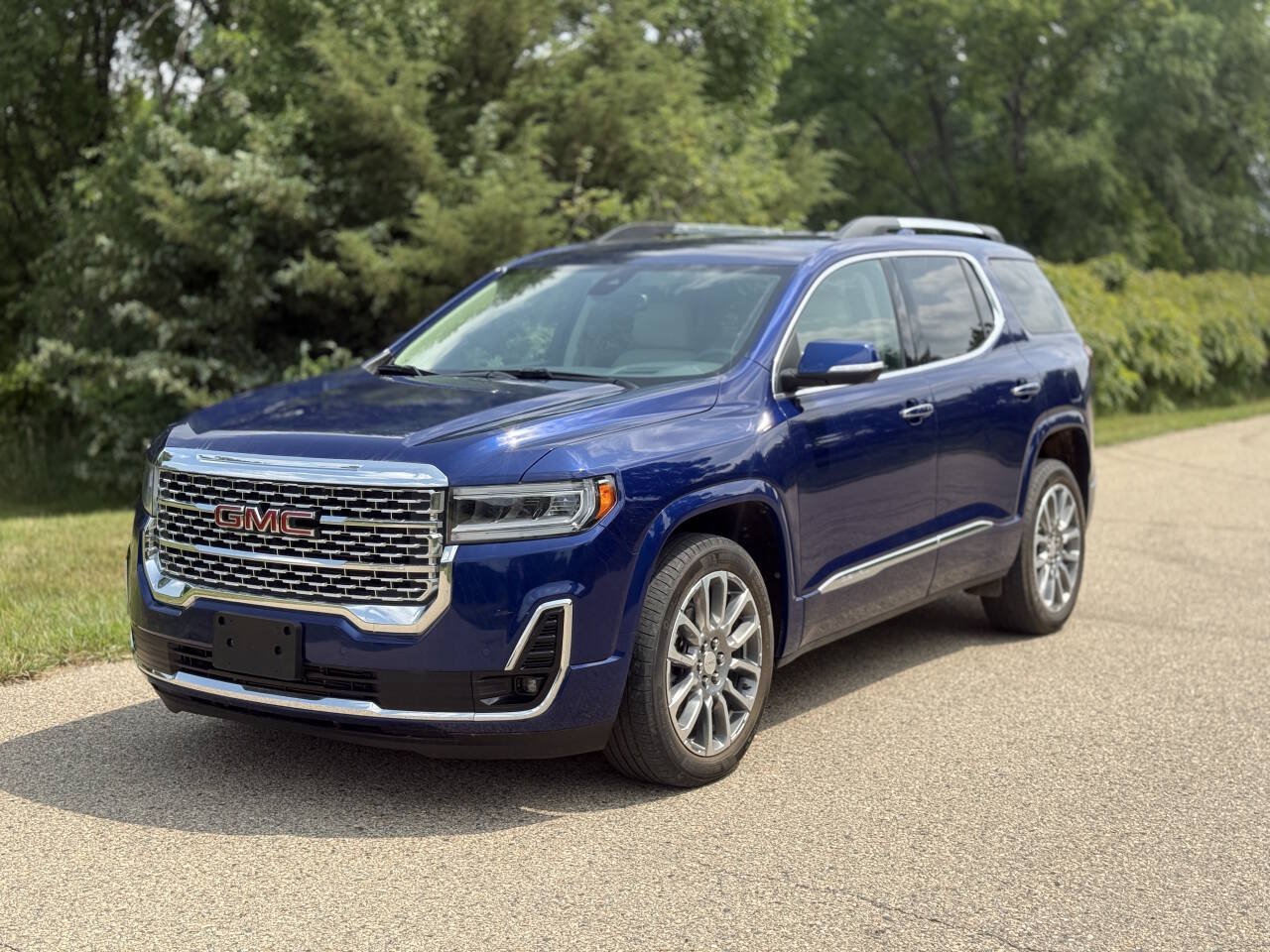 Used 2023 GMC Acadia Denali AWD/4WD image 2