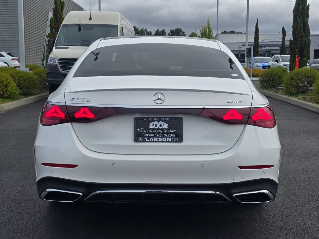 Used 2024 Mercedes-Benz E 350 4MATIC Sedan image 5