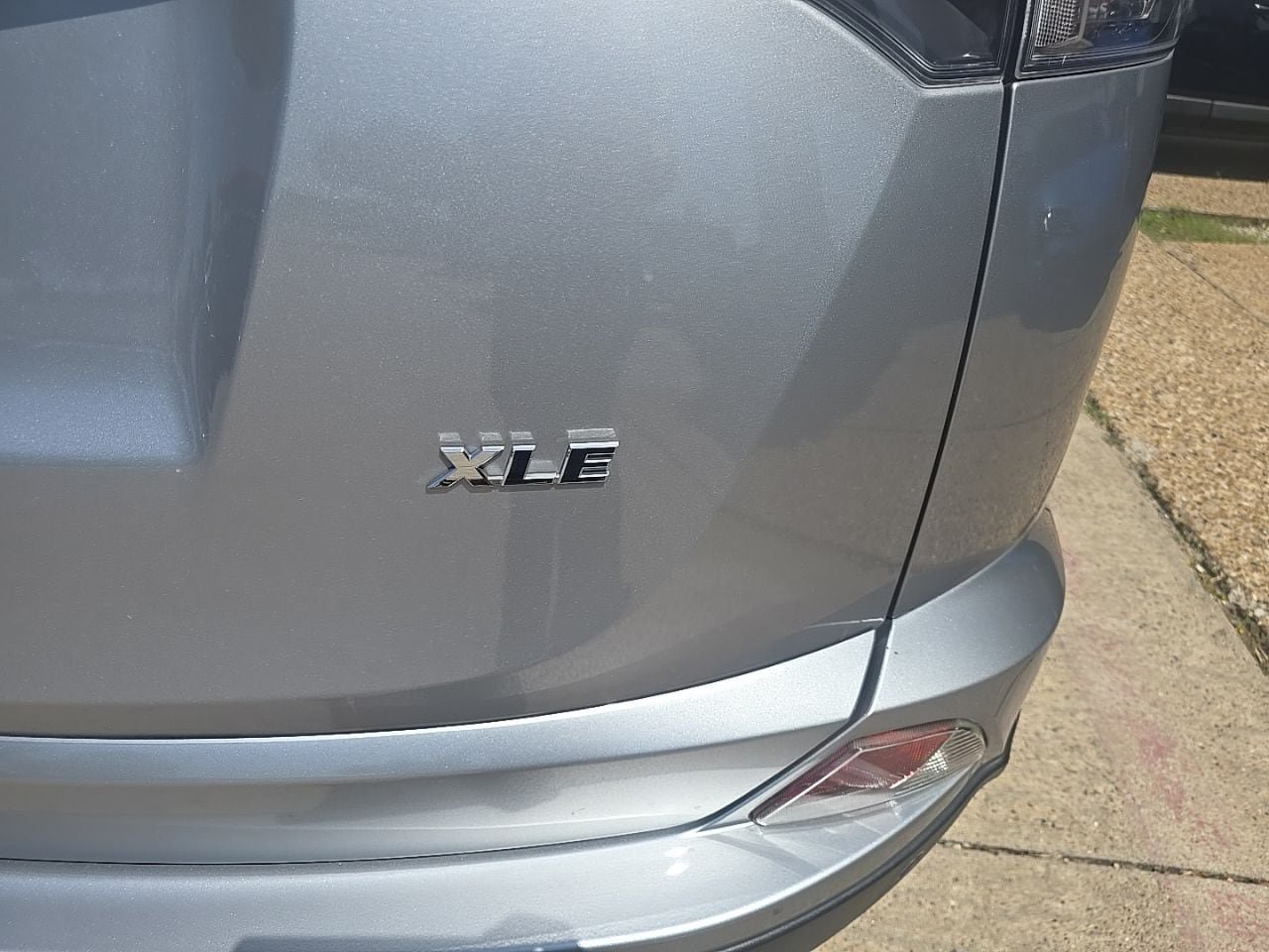 Used 2018 Toyota RAV4 XLE FWD image 5