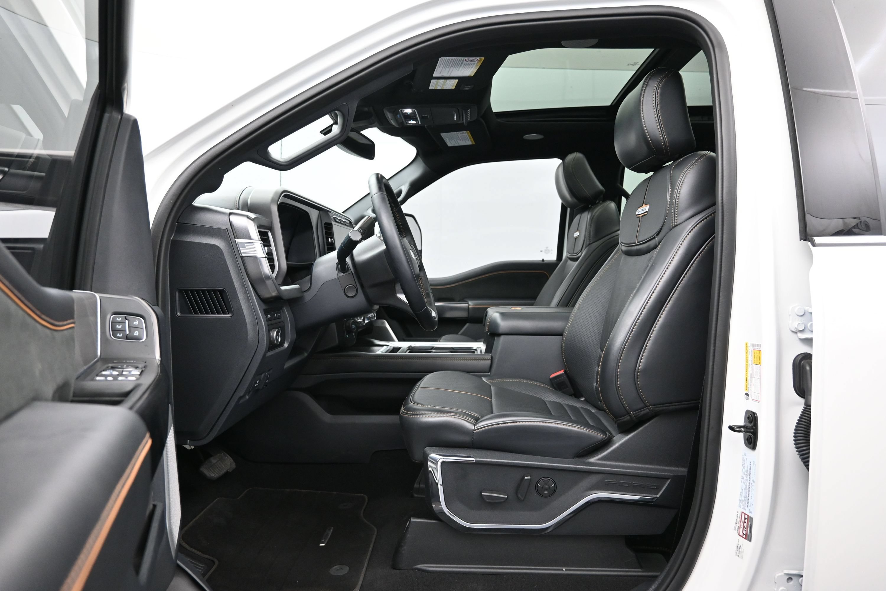 Used 2024 Ford F250 Platinum w/ FX4 Off-Road Package AWD/4WD image 9